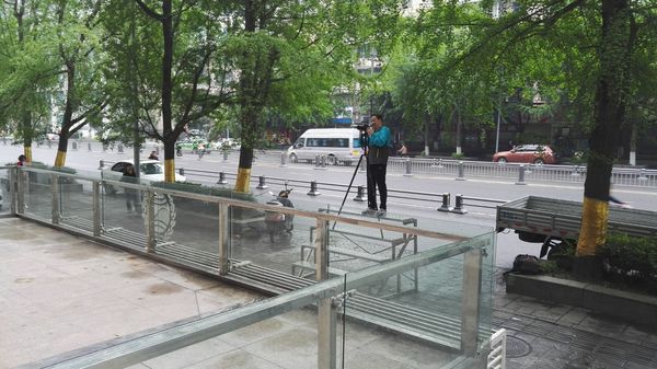 都毕业照拍摄全过程（图）凯发K8旗舰厅AG客服成(图3)